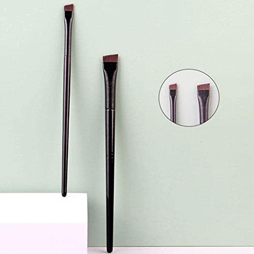 Clinique Flawless Application Makeup Brush with Soft Bristles and Easy Grip Handle - Image 2