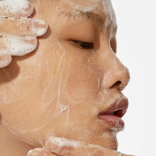Clinique Complete Facial Cleanser Set for All Skin Types 4 Piece Kit - Image 4