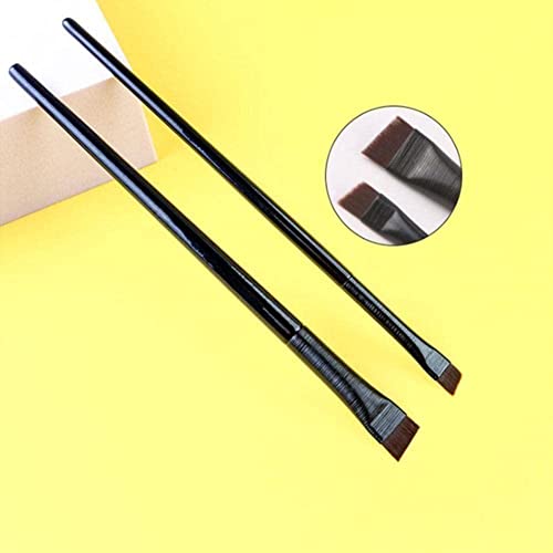 Clinique Flawless Application Makeup Brush with Soft Bristles and Easy Grip Handle - Image 3