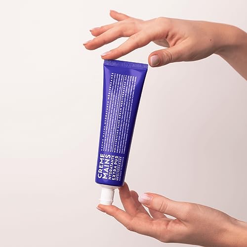 Moisturizing hand cream by Kiehls - Image 4