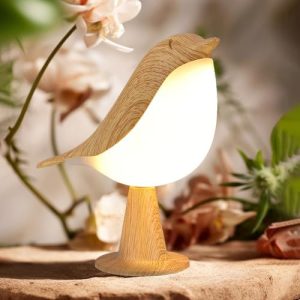 Fox-shaped essential oil diffuser for a cozy, aromatic atmosphere.