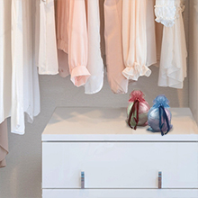 Closet deodorize perfume spray scents clothes smell black green pink blue purple orange white