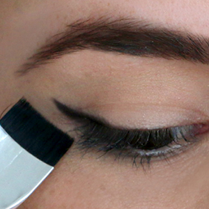 eyeshadow, looks, smokey eye makeup, cat eye makeup, eyeshadow brush, eyeliner brush, makeup tools