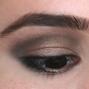 add a dash of shine to the center of lid