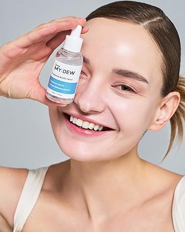 Hyaluronic Acid % Serum with model_463,625