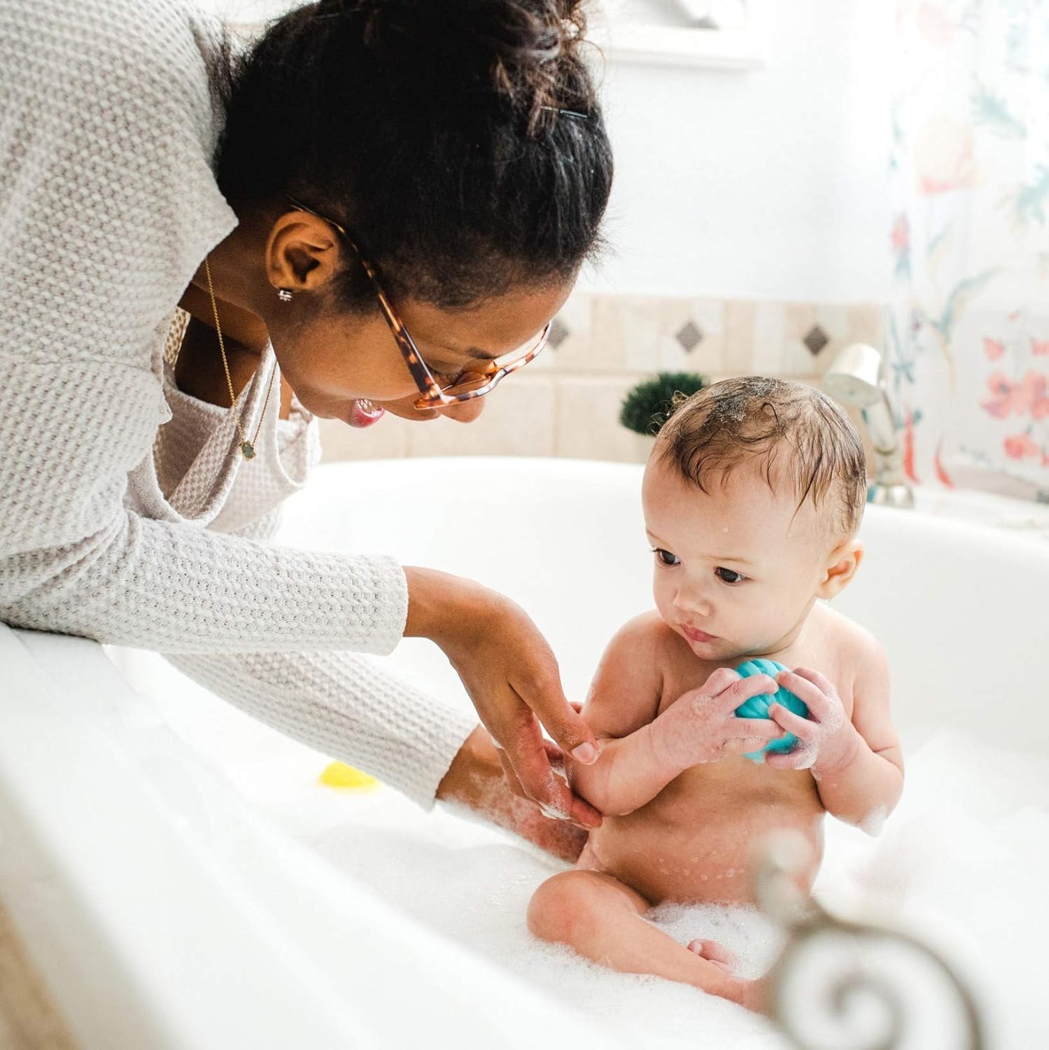 Aveeno Baby Eczema Therapy Soothing Bath Treatment for Relief of Dry, Itchy and Irritated Skin, Made with Soothing Natural Colloidal Oatmeal, 5 ct. - Image 3