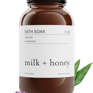 milk + honey No. 8 Calming Bath Soak – Moisturizing Epsom Salt with Lavender & Eucalyptus – Relaxing Aromatherapy Soak for Sore Muscles, Dry Skin & Stress Relief – 10 oz