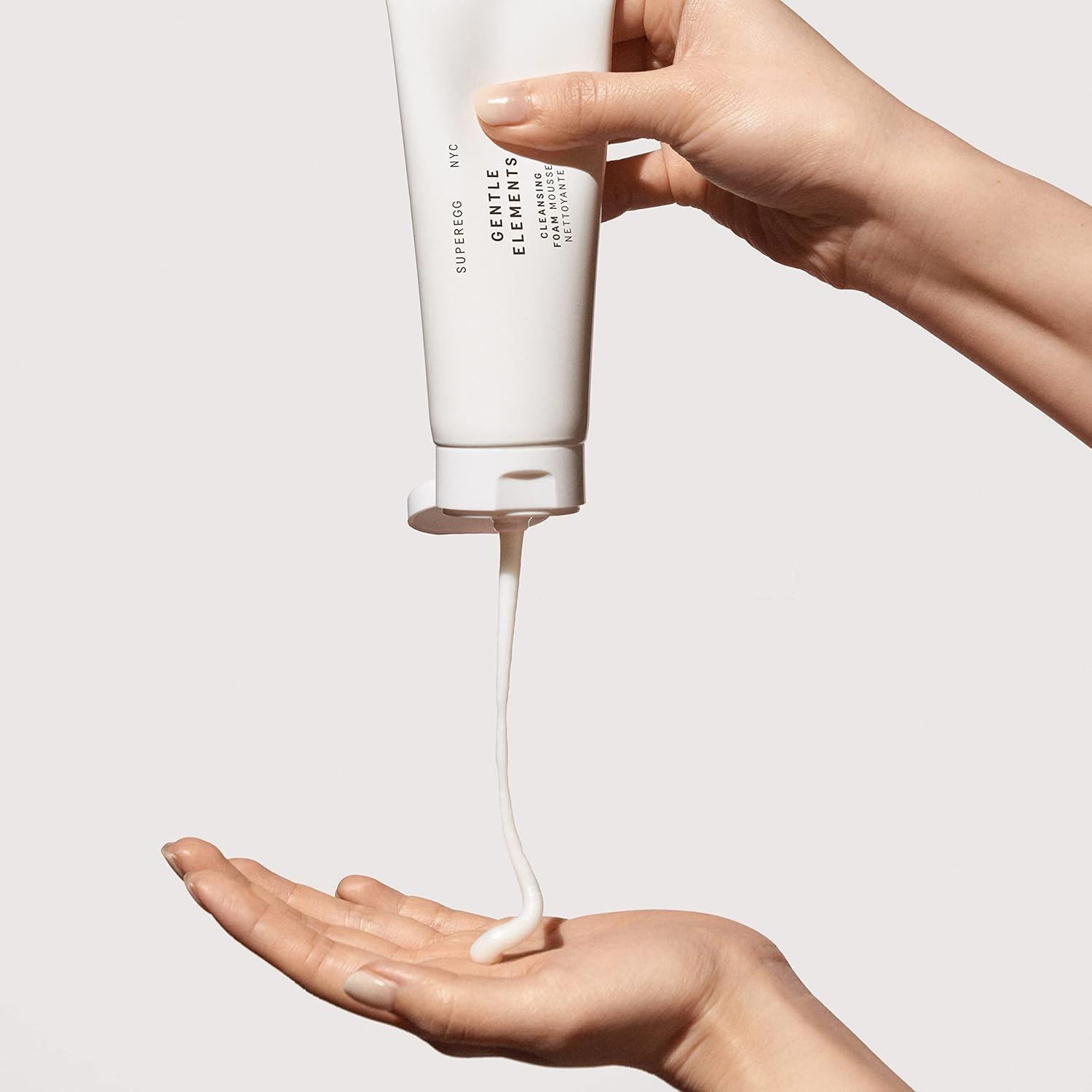 SUPEREGG Gentle Elements Cleansing Foam 100 ML with Vitamin C and AHA for Smooth Skin - Image 4