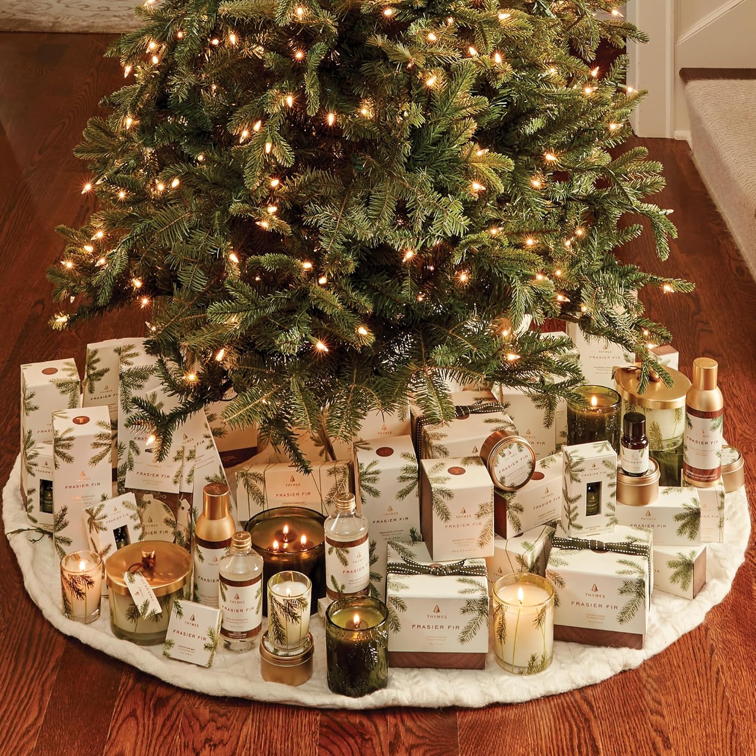 Thymes Frasier Fir Candle - Molded Green Glass Jar with Pine Needle Design - Winter Candle Gifts for Women & Men - Fresh Home Fragrance - Notes of Crisp Siberian Fir, Cedarwood & Sandalwood (6.5 oz) - Image 8