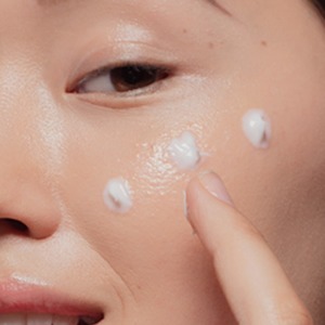    LIGHTWEIGHT & ABSORBS QUICKLY