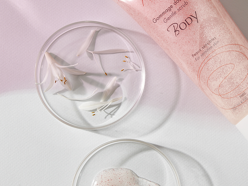 Plant-based Oils enhanced with soothing properties of Avène Thermal Spring Water