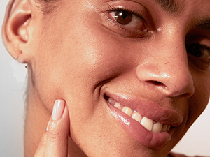 Serum instantly smooths skin, improves the look of fine lines in 1 week & fades wrinkles in 4 weeks