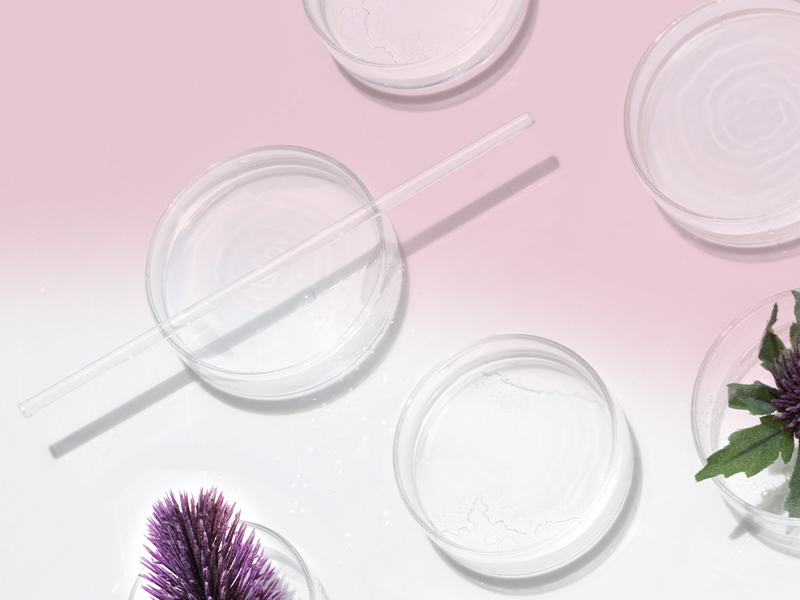 Plant-based Oils enhanced with soothing properties of Avène Thermal Spring Water