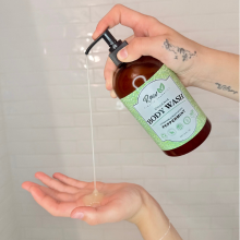 Refreshing shower with organic peppermint body wash